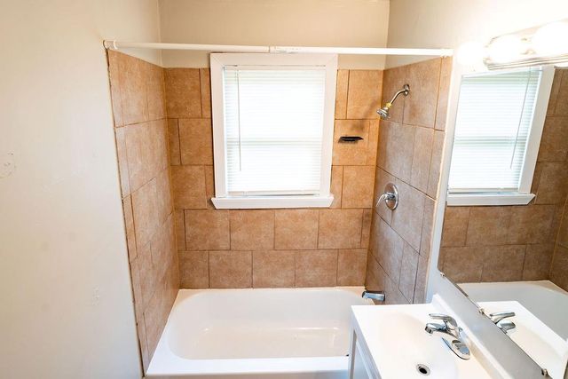 10010 BELLAIRE Avenue, Kansas City, MO 64134