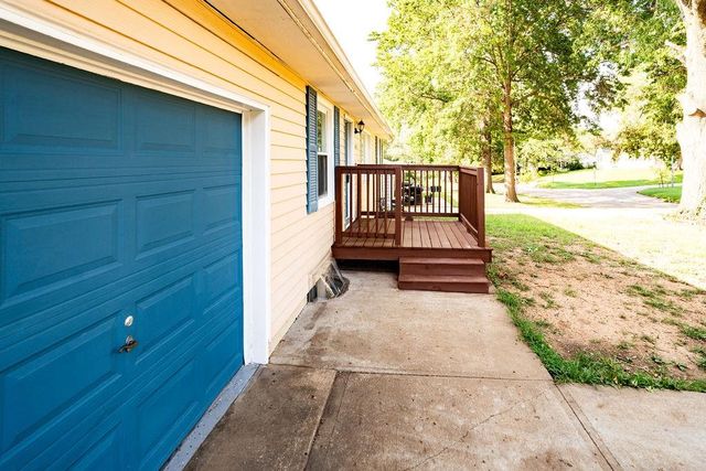 10010 BELLAIRE Avenue, Kansas City, MO 64134
