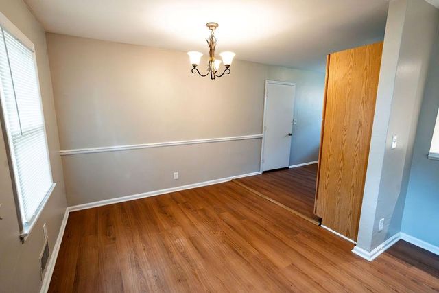 10010 BELLAIRE Avenue, Kansas City, MO 64134