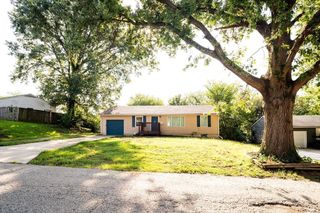 10010 BELLAIRE Avenue, Kansas City, MO 64134
