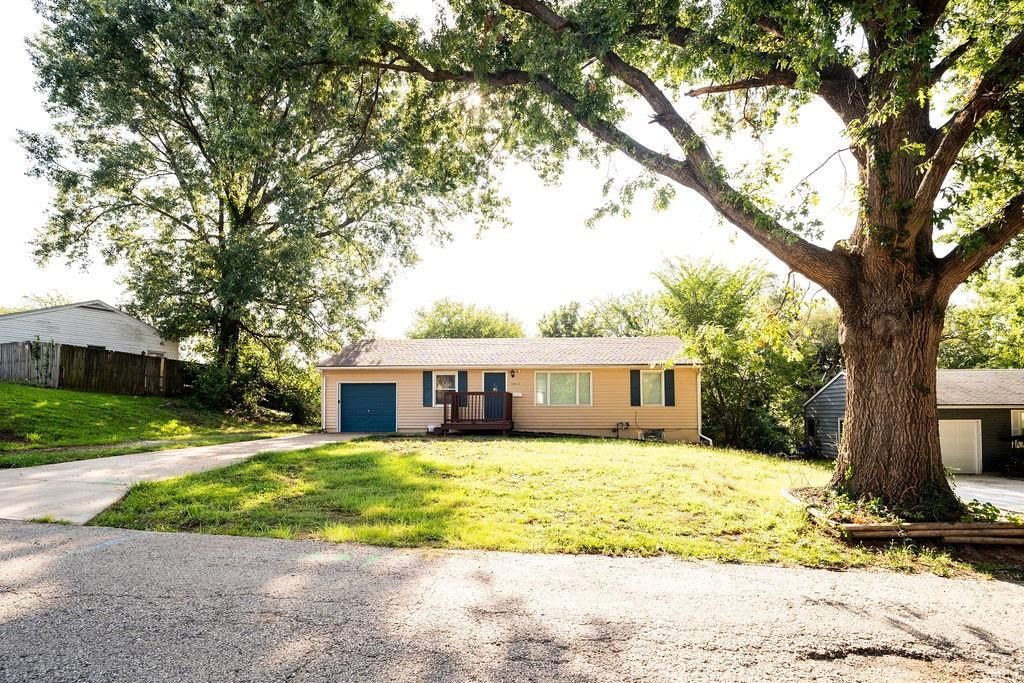 10010 BELLAIRE Avenue, Kansas City, MO 64134