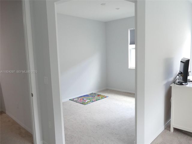 5215 Golden Eagle Ter, Davie, FL 33314