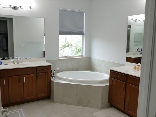 5215 Golden Eagle Ter, Davie, FL 33314