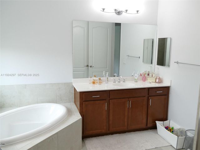 5215 Golden Eagle Ter, Davie, FL 33314