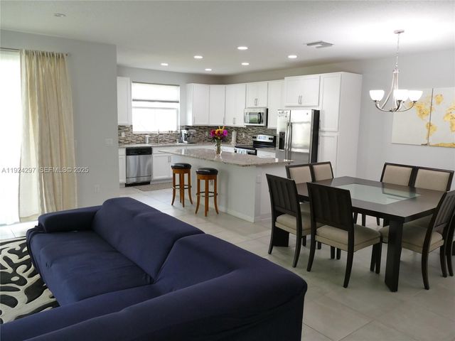 5215 Golden Eagle Ter, Davie, FL 33314