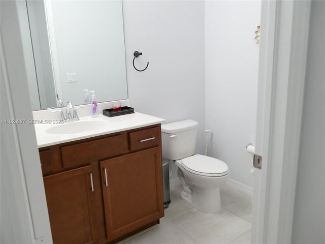 5215 Golden Eagle Ter, Davie, FL 33314