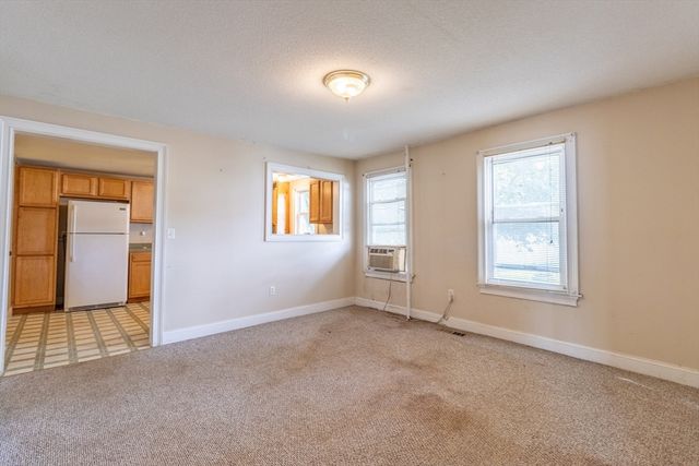 16 Yale St, Westfield, MA 01085