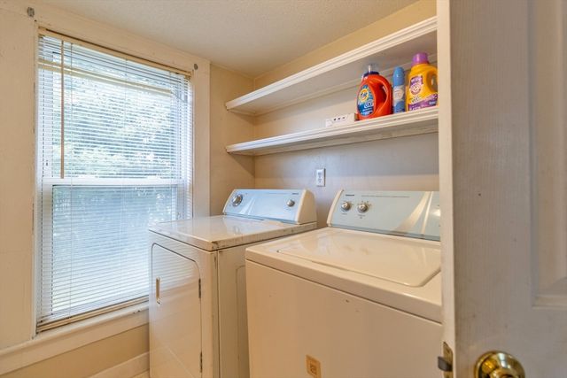 16 Yale St, Westfield, MA 01085