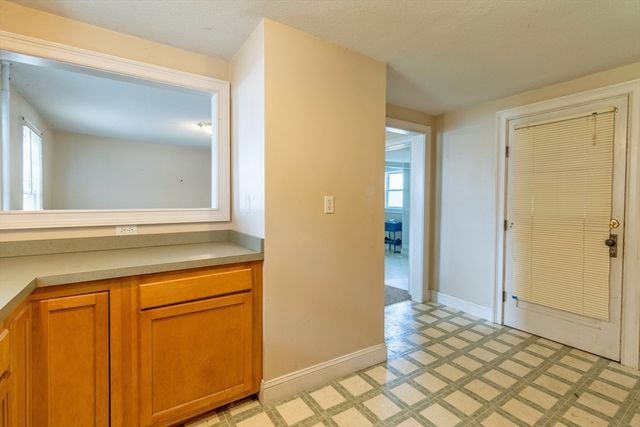 16 Yale St, Westfield, MA 01085