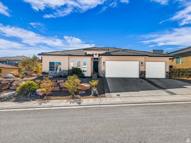 3015 W KARERSEE DR, St. George, UT 84770