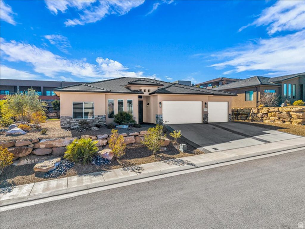 3015 W KARERSEE DR, St. George, UT 84770