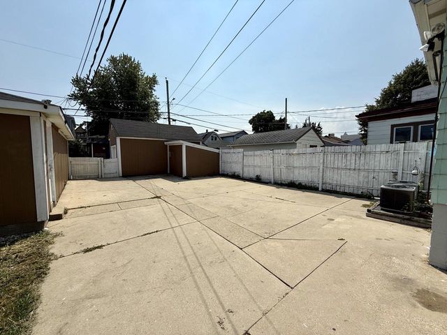 913 Manitoba AVENUE, South Milwaukee, WI 53172