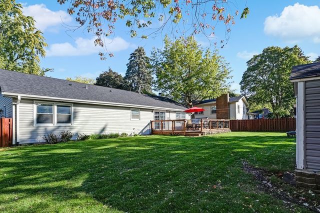 332 El Paso Lane, Carol Stream, IL 60188