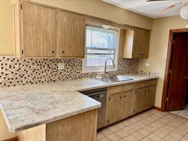 332 El Paso Lane, Carol Stream, IL 60188