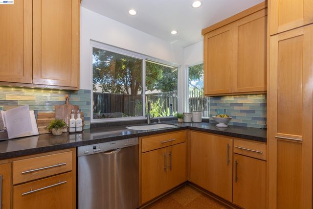 35366 Ronda Ct, Fremont, CA 94536