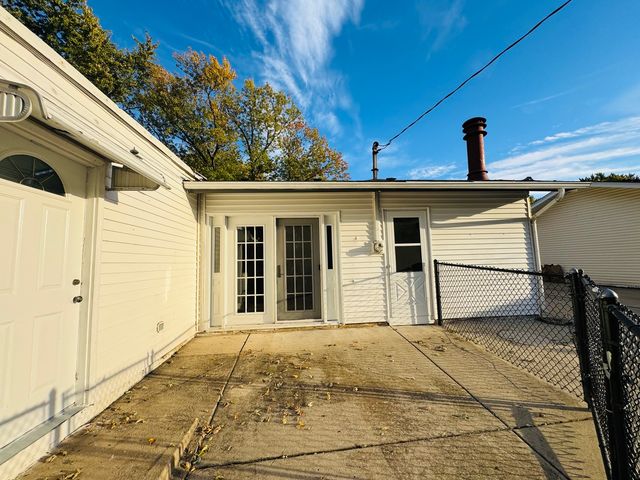 670 Lakeview Lane, Hoffman Estates, IL 60169