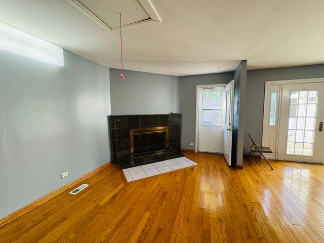 670 Lakeview Lane, Hoffman Estates, IL 60169