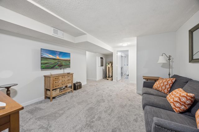 638 Oakwood Drive, Shoreview, MN 55126