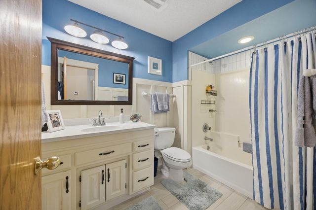 638 Oakwood Drive, Shoreview, MN 55126
