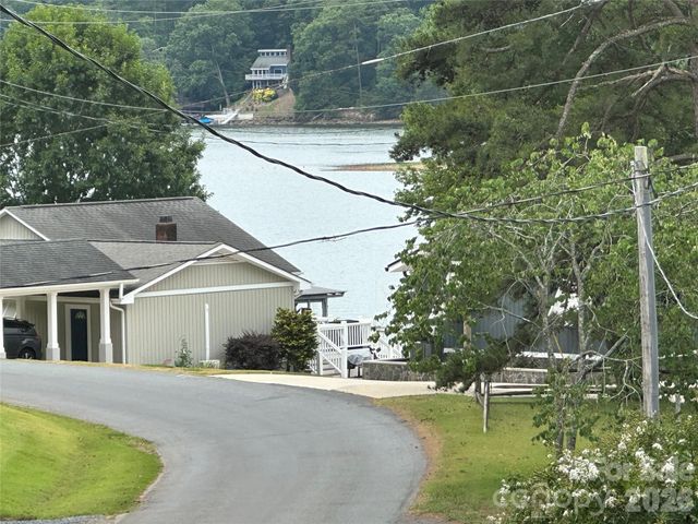 535 Lake Shore Drive 150, New London, NC 28127