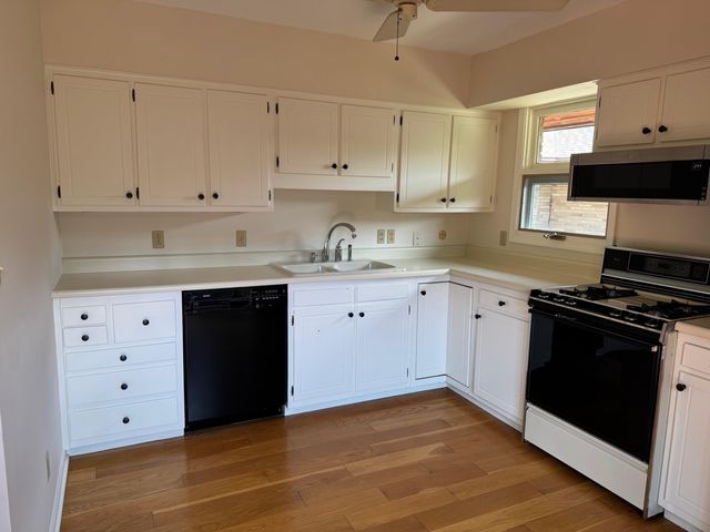 2727 S Lakeshore Drive 7, St. Joseph, MI 49085