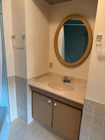 2727 S Lakeshore Drive 7, St. Joseph, MI 49085