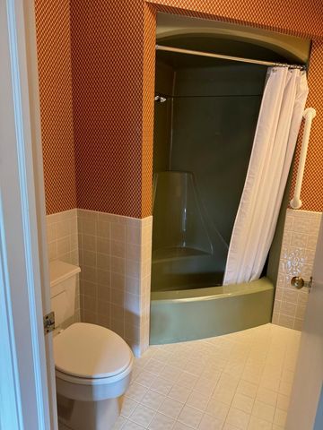 2727 S Lakeshore Drive 7, St. Joseph, MI 49085