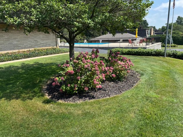 2727 S Lakeshore Drive 7, St. Joseph, MI 49085