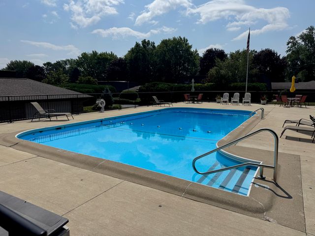 2727 S Lakeshore Drive 7, St. Joseph, MI 49085