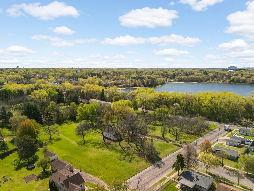 1240 McKnight Road N, Maplewood, MN 55119 — exterior