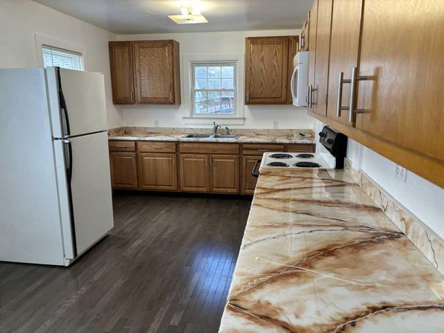 16 W Lynwood Boulevard, Hillsdale, MI 49242