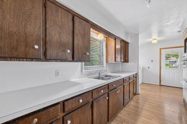 607 Walker Avenue, Cleveland, TX 77327