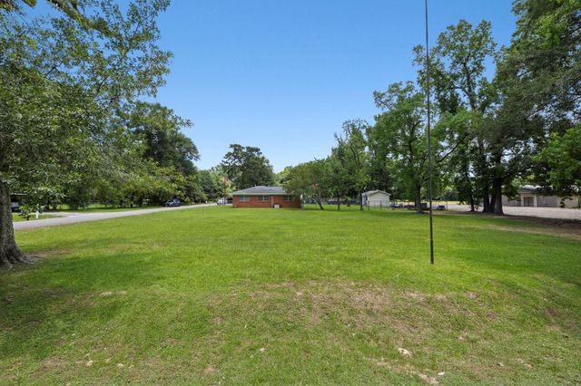 607 Walker Avenue, Cleveland, TX 77327