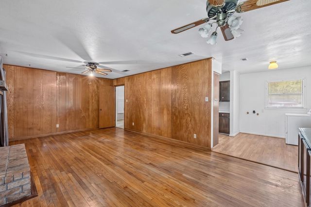 607 Walker Avenue, Cleveland, TX 77327