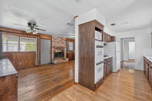 607 Walker Avenue, Cleveland, TX 77327