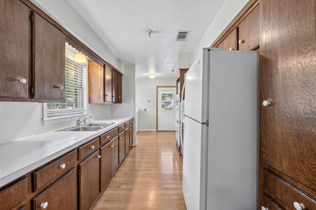 607 Walker Avenue, Cleveland, TX 77327