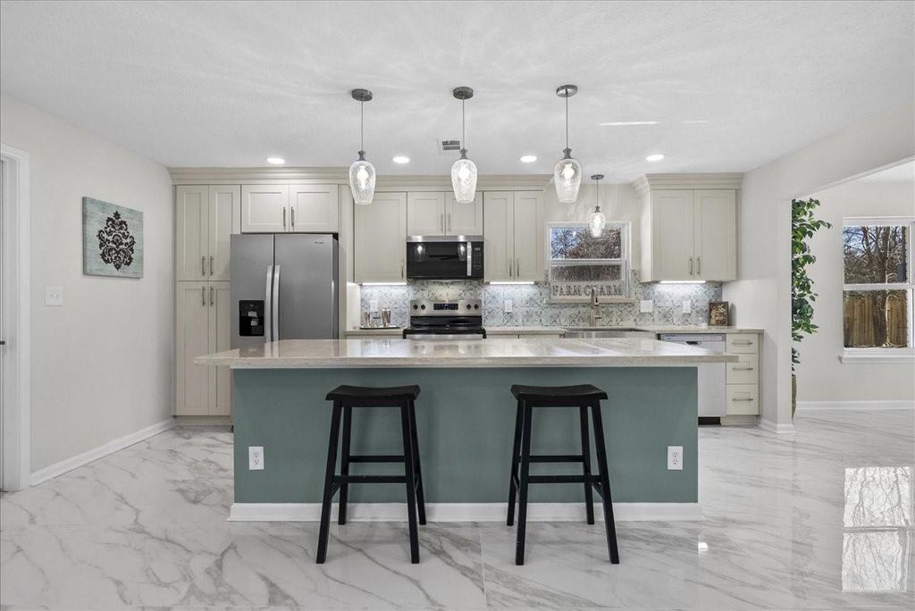 12219 Oakline Drive, Brookside, TX 77581