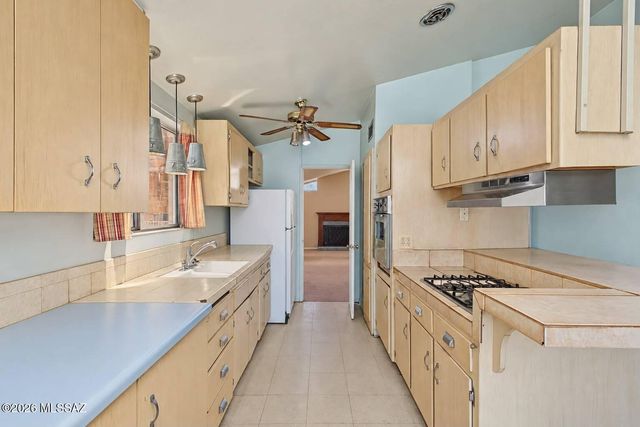 4948 N La Canada Drive, Tucson, AZ 85704
