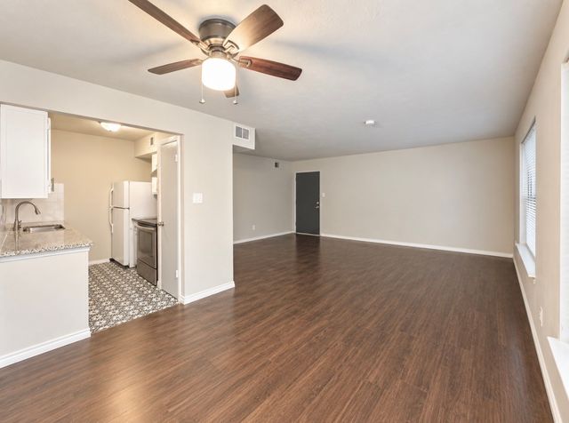 8067 Meadow Road 114, Dallas, TX 75231