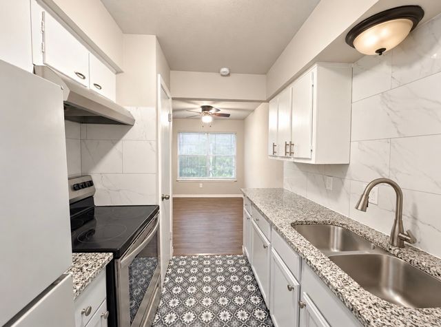 8067 Meadow Road 114, Dallas, TX 75231