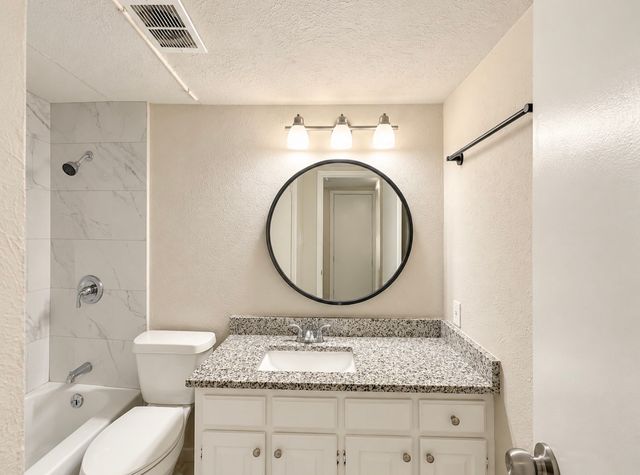 8067 Meadow Road 114, Dallas, TX 75231