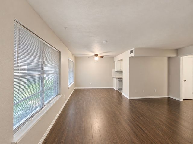8067 Meadow Road 114, Dallas, TX 75231