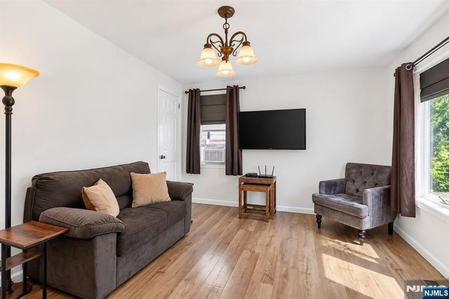 36 Park Avenue, Wanaque, NJ 07420
