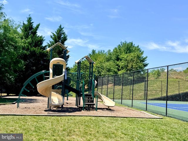1010 AUSTIN DR, Fredericksburg, VA 22401