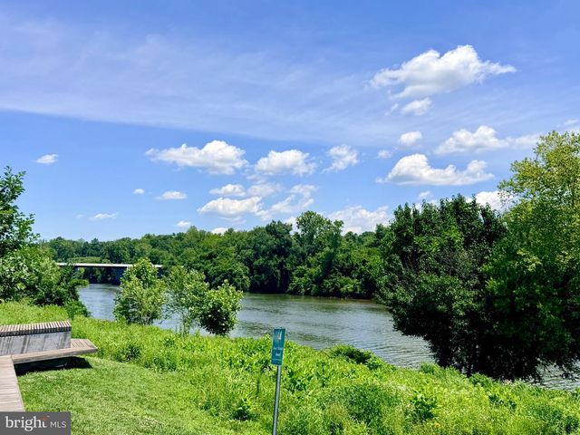 1010 AUSTIN DR, Fredericksburg, VA 22401