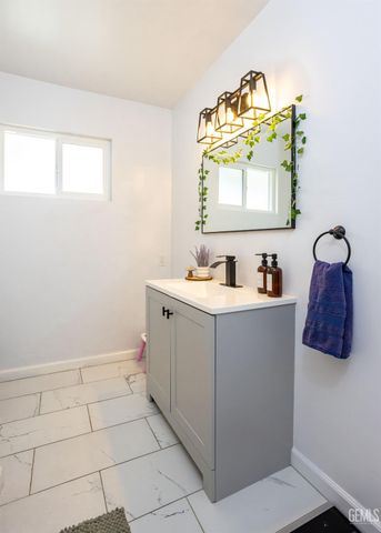 1200 San Vicente Drive, Bakersfield, CA 93307