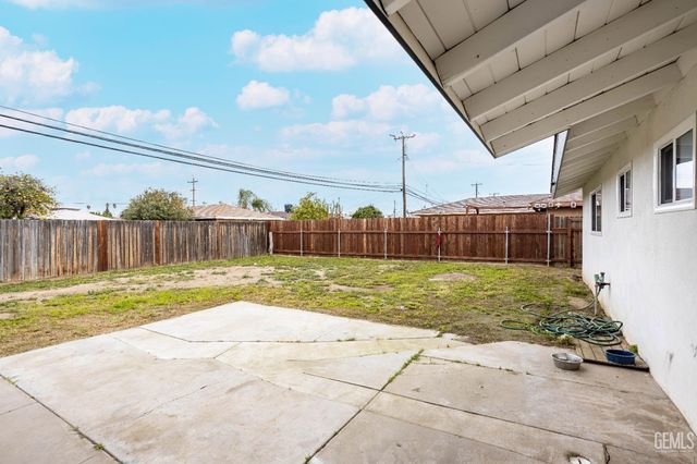 1200 San Vicente Drive, Bakersfield, CA 93307