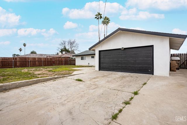 1200 San Vicente Drive, Bakersfield, CA 93307