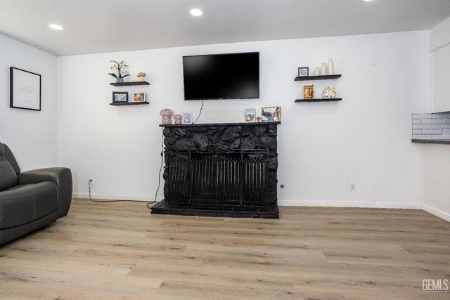 1200 San Vicente Drive, Bakersfield, CA 93307