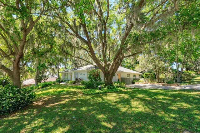2930 WESTGATE DRIVE, Eustis, FL 32726